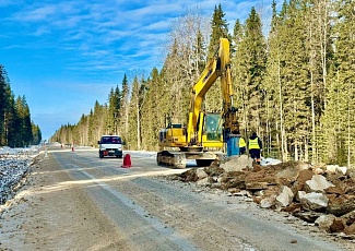 По пути на Пинежье работы в рамках президентского нацпроекта "Безопасные и качественные автодороги" активно продолжаются