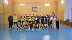 В спортивном зале Карпогорской средней школы прошёл Кубок Пинежского округа по баскетболу, приуроченный ко Дню отца
