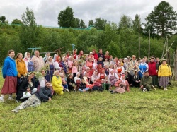В июле в деревне Веркола проходит традиционный фестиваль «А в Пекашине ставят стога...»