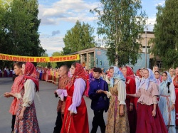 В Карпогорах открылся региональный фестиваль мастеров и фольклора "Петровская ярмарка. Открытый мир культур"