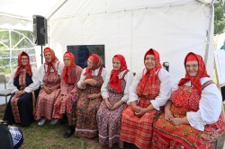 Вчера у Карпогорской детской библиотеки состоялся фестиваль северной словесности