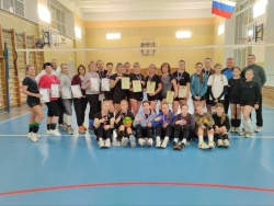 На минувшей неделе в Карпогорской средней школе прошёл яркий волейбольный турнир среди женских команд, приуроченный к 160-летию со дня основания учебного заведения На минувшей неделе в Карпогорской средней школе прошёл яркий волейбольный турнир среди женских команд, приуроченный к 160-летию со дня основания учебного заведения