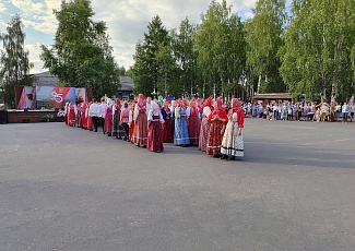 В Карпогорах открылся региональный фестиваль мастеров и фольклора "Петровская ярмарка. Открытый мир культур"