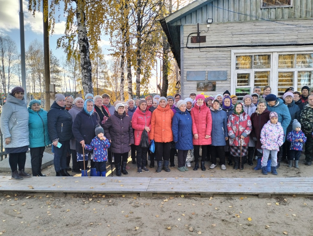 У мемориальных досок героям СВО_2025 год.jpg У мемориальных досок героям СВО_2025 год.jpg